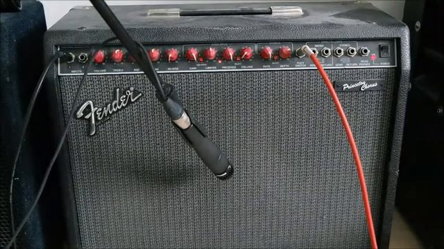 Fender Princeton Chorus Amp (Overdrive Channel). Early ´red Knob` Version.