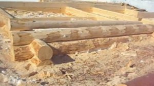 Изготовление сруба из бревна с протеской стен изнутри.