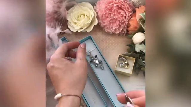 Серьги со стразовыми элементами смотреть онлайн