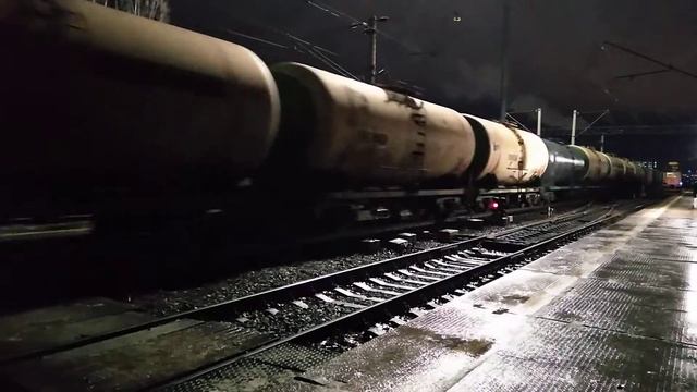 ВЛ80С-436 с Грузовым поездом и Мотовоз МПТ4 смотреть онлайн