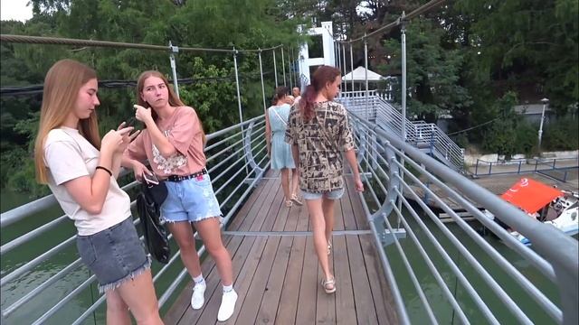 Архипо-Осиповка. Купаемся в море. Прогулка по Архипо-Осиповка. смотреть онлайн