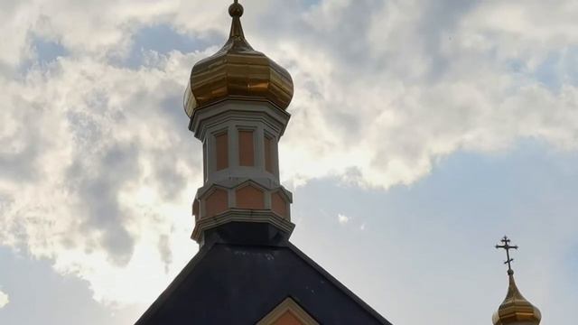 Утреня с чтением 12 Евангелий в Казанском храме (обзорное видео монастырской площади) смотреть онлайн
