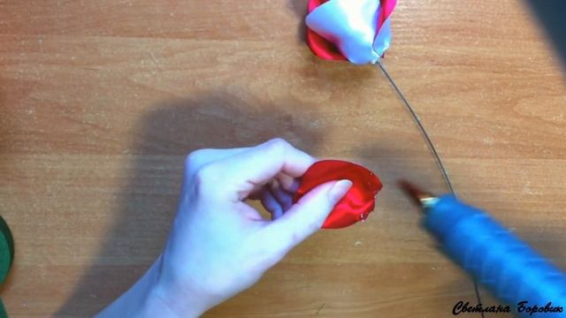 Роза #канзаши из атласной ленты с двухцветными лепестками МК. Rose of satin ribbon dual-color petal смотреть онлайн