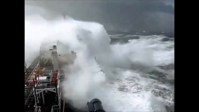 ЭТО МОРЕ НАС С ТОБОЙ КАЧАЛО смотреть онлайн