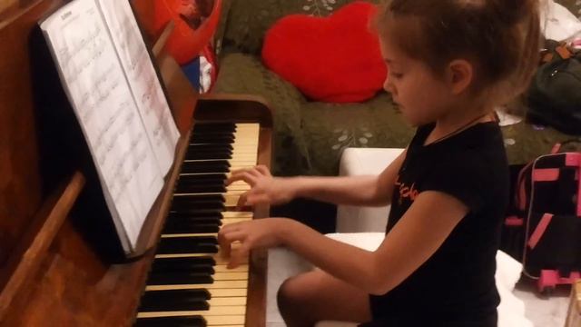 Marusia 6 years old plays piano смотреть онлайн