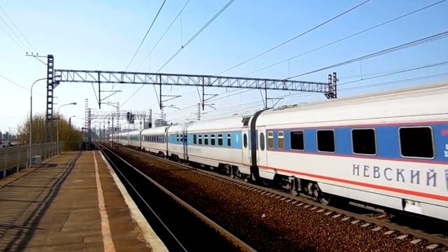 Эл.-воз ЧС200-003 (ТЧЭ-8) со скоростным поездом "Невский экспресс" №747А Санкт-Петербург - Москва. смотреть онлайн