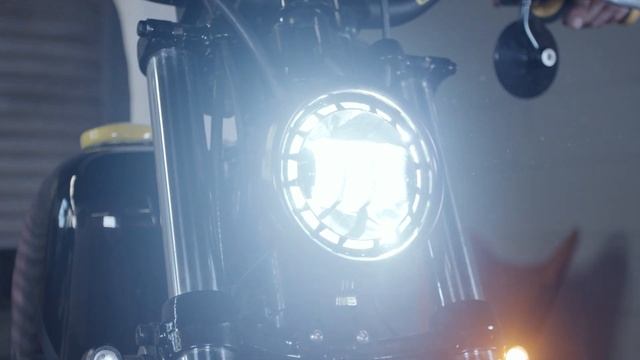 Yamaha SR400 - How to build a Scrambler смотреть онлайн