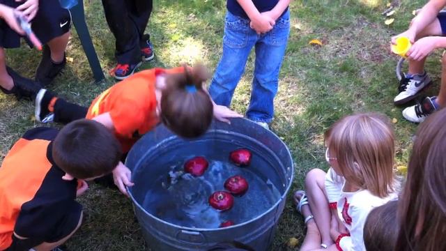 Bobbing for Apples! - vlomo10 | Clintus.tv смотреть онлайн
