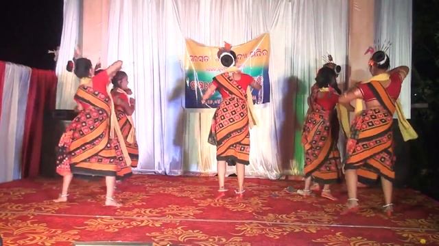 Sambalpuri dance?? By students:SSVM ORAKALA смотреть онлайн