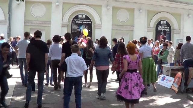 Фестиваль Вокруг Света 2014. Мастер-класс Jiving Rockets Французский Stroll смотреть онлайн