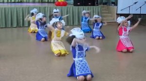 Танец 'Мы маленькие дети'