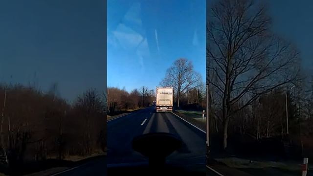 В поездке по дорогам Польши. трактор на дороге. смотреть онлайн