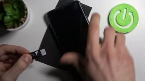 Как вставить SIM и SD карту в REALME C21Y / Как извлечь SIM  карту из REALME C21Y