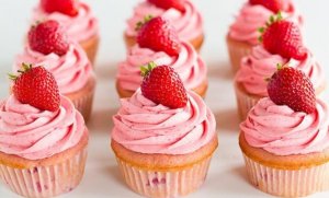 Капкейки с клубникой. Капкейки с клубничным конфитюром.