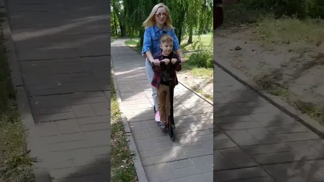 35 не помеха, для веселья с детьми на самокате. Обожаем с сыновьями кататься. Мини мама. смотреть онлайн