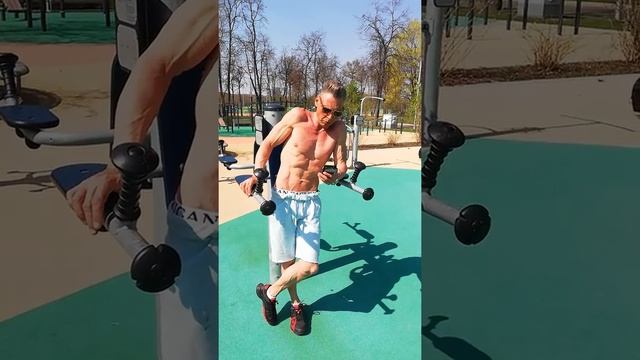 Стихотворение Скачет бабка, скачет дед смотреть онлайн
