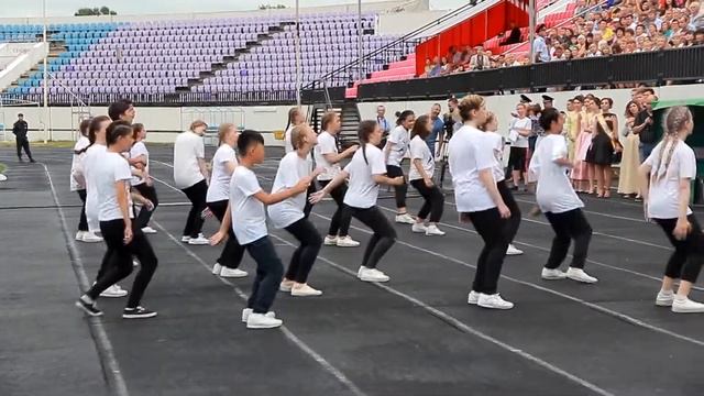 Выпускной в Абакане 2017 видео на стадионе - найди себя! смотреть онлайн