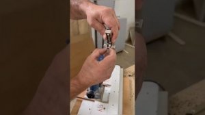 Фрезеровка под петли в алюминиевом профиле своими руками.