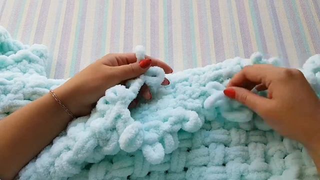 Нежный детский пледик без крючка. Alize puffy. Узор плетенка смотреть онлайн