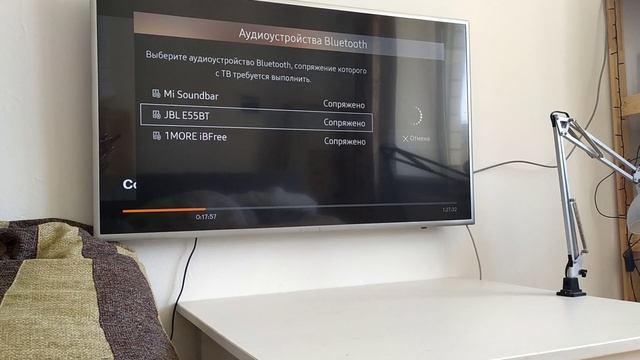 Как подключить bluetooth наушники JBL E55BT к телевизору Samsung UE49K5550AU смотреть онлайн