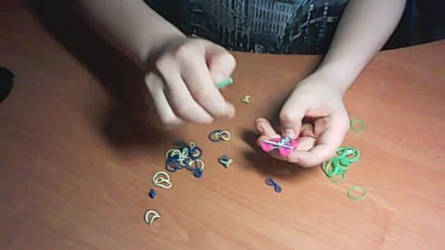 как плести браслет из резинок смотреть онлайн