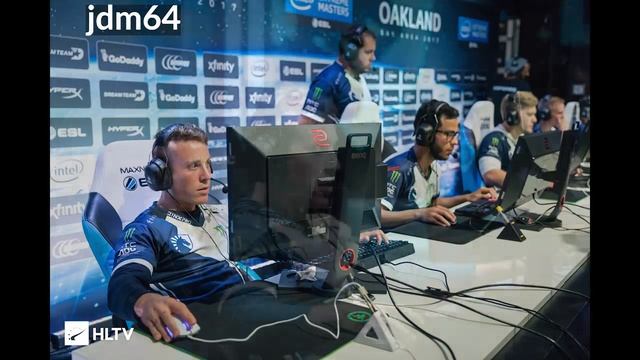 The Sitting Styles of Professional Gamers смотреть онлайн
