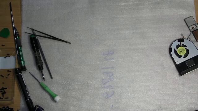 Ноутбук Lenovo B570E. Замена клавиатуры. Серия 2. Чистим, собираем. смотреть онлайн