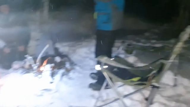 НОЧЕВКА в шалаше на большом озере с рыбалкой смотреть онлайн