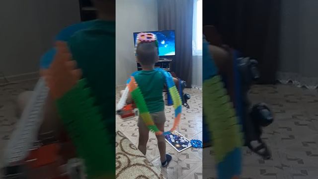 Вот так выглядит маленький "робот". смотреть онлайн