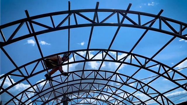 Навес для машины 6х8 с кровлей из поликарбоната в комплекте с откатными воротами от Спецкаркас смотреть онлайн