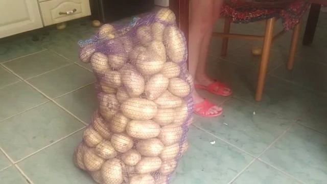 Чистим мешок картошки 30 кг