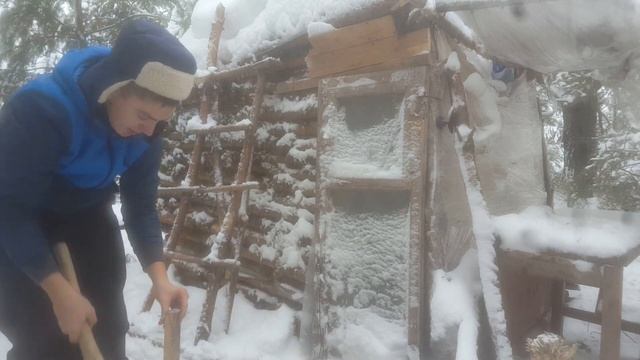 #1 ПОЕЗДКА В ИЗБУ И СТРОИТЕЛЬСТВО , ЗАГОТОВКА ДРОВ И ТОПИМ ПЕЧЬ ! смотреть онлайн