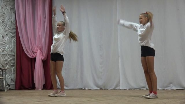 2 отряд, Буйлова Анна и Забелина Елена, танец «До Луны» смотреть онлайн