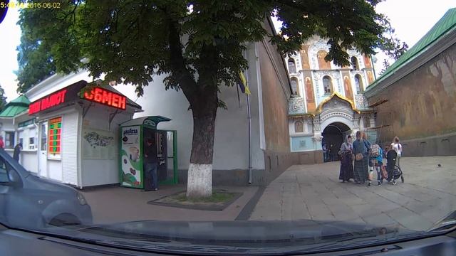 он одолжил из кофейного автомата немножко кофе немножко сухих сливок