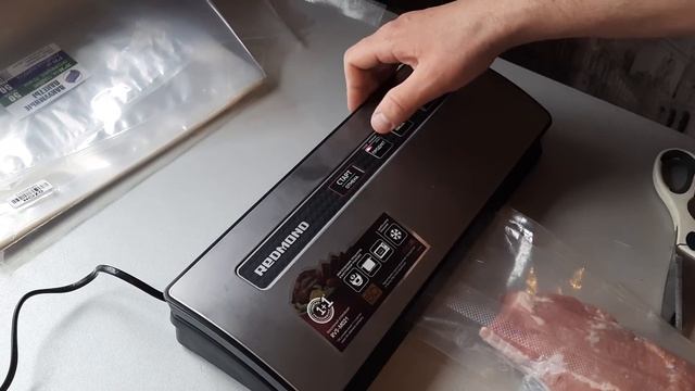 Как вакуумировать гладкие пакеты на бытовом вакууматоре | Бoroda 32 смотреть онлайн