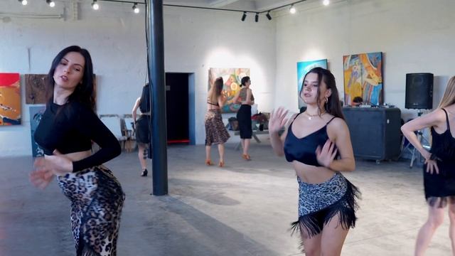 Юлиана Кристалинская и @dance_bryansk. Видеосъемка музыкальных клипов. смотреть онлайн