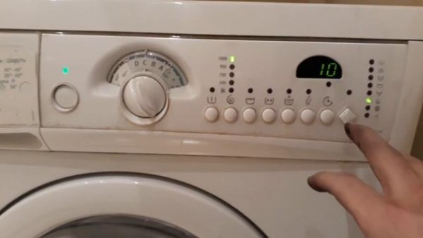 Electrolux EWS 1030 Ошибка E40. После старта щёлкает замок и программа не начинается.
