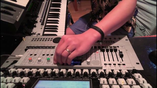 Angroc - House On The Hill (Cirklon, OP-1, SQ-80, Andromeda A6, AirBase99) смотреть онлайн