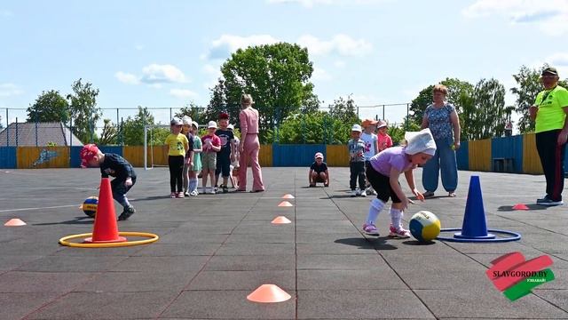 В День защиты детей прошла спортландия «Весёлые старты» смотреть онлайн