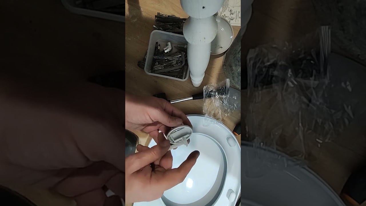 1 Хитрый винт на крышку унитаза смотреть онлайн
