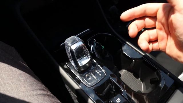 2024 Volvo XC40 (Dark Theme): Is The Affordable Volvo Worth It?