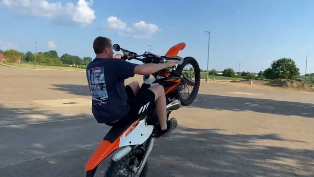 Alexis Buys Her FINAL Dirt Bike! | Short Girl VS BIG Bike.. смотреть онлайн