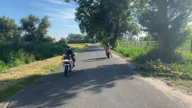 Honda NSR250 vs Peugeot Speedfight 2 piaggio смотреть онлайн