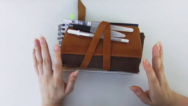 Набор материалов для скетчей в путешествии | Скетчбук для акварельных карандашей | Листаю скетчбук смотреть онлайн