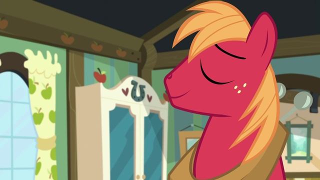 Granny Smith, Big Mac & Apple Bloom - What is it, Big Mac? Y'all got an idea? Eeyup! What is it?! смотреть онлайн