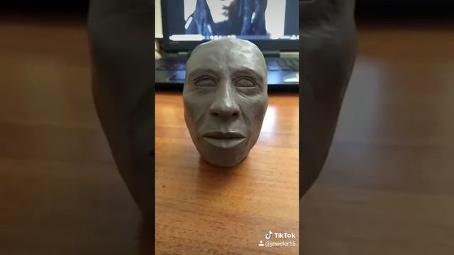 Скульптура Боба Марли. смотреть онлайн