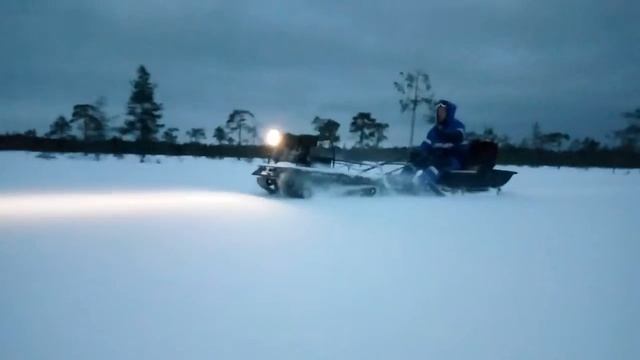 Мотобуксировщик Ахтар по глубокому снегу. смотреть онлайн