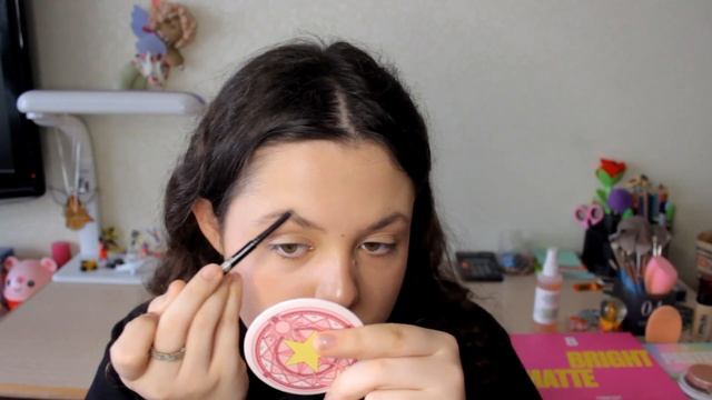 сиреневый макияж с акцентными уголками