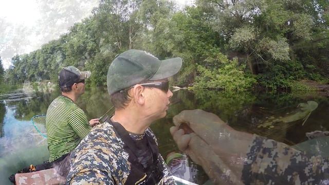 КАК ЛЕГКО поймать ГОЛАВЛЯ в черте ГОРОДА. Мини-сплав по реке ПСЕЛ в городе СУМЫ в июле 2022 года смотреть онлайн