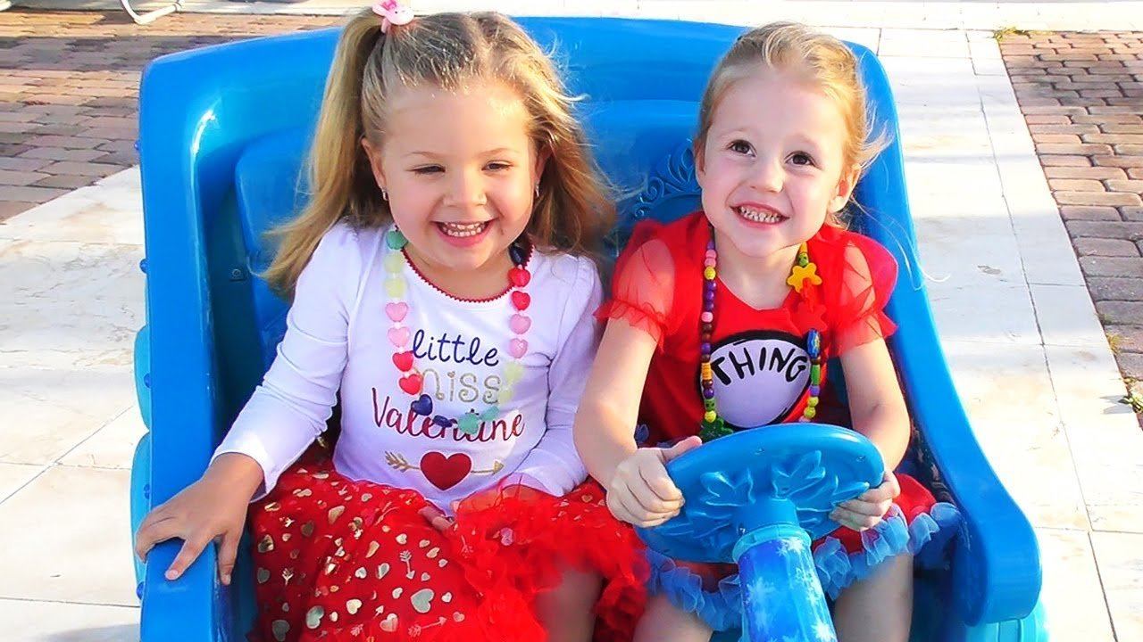 New Year’s Party 2018! Roma, Diana and Nastia children celebrate together! Santa gifts! Kids Videos смотреть онлайн